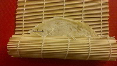 сладкие блинные роллы три вкуса с соусами