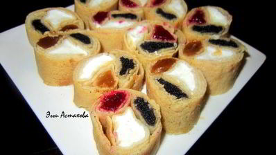 сладкие блинные роллы три вкуса с соусами