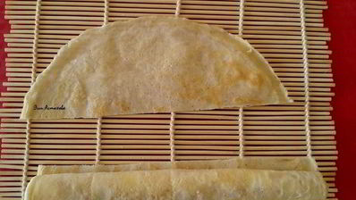 сладкие блинные роллы три вкуса с соусами