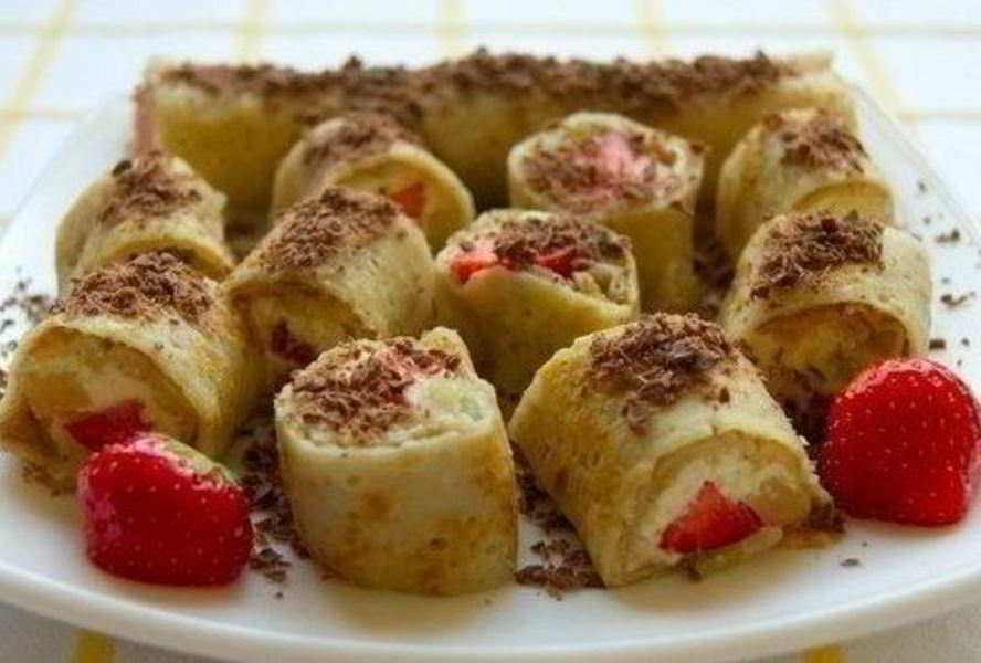 Сладкие роллы с начинкой из творога и фруктов