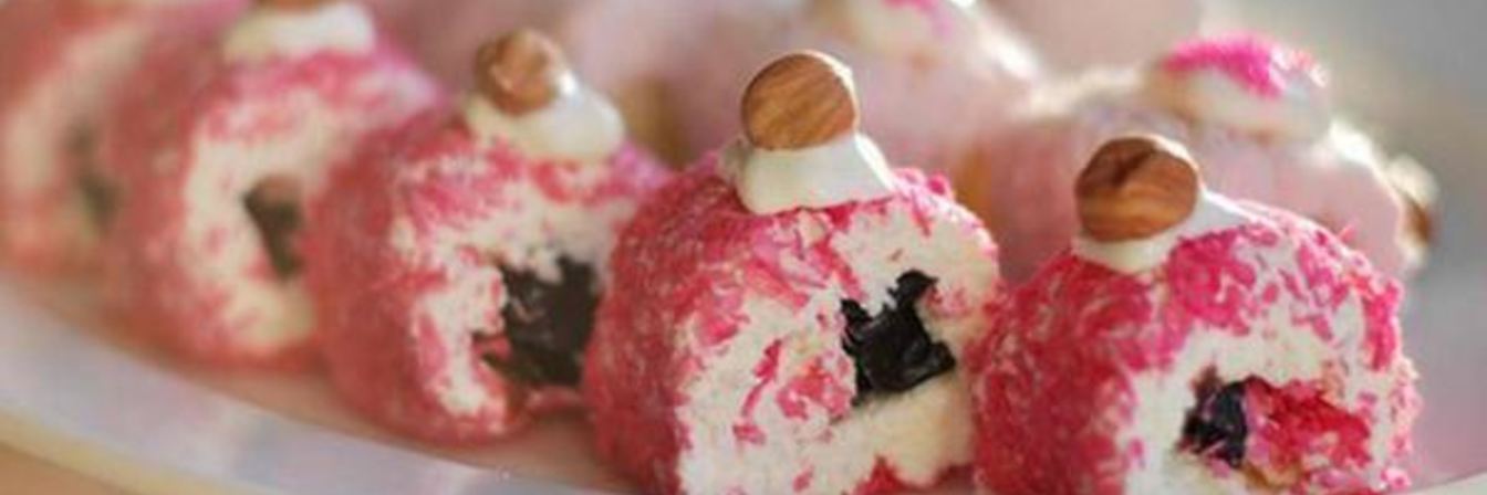 Сладкие творожные роллы с черносливом