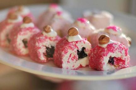 Сладкие творожные роллы с черносливом