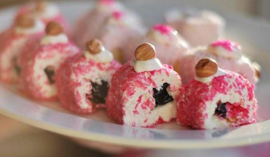 Рецепт сладких творожных роллов с черносливом