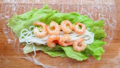 спринг-роллы с креветками