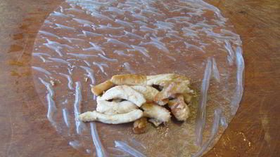 спринг-роллы с курицей, грибами и сливочным сыром