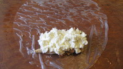 спринг-роллы с курицей, грибами и сливочным сыром