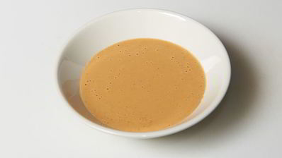 спринг-роллы с овощами и соусом