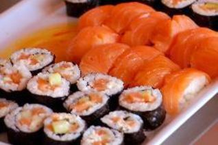 Суши-роллы с авокадо и сливочным сыром