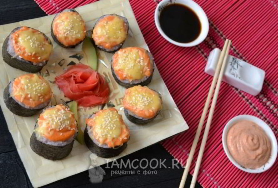 Запеченные роллы с крабовыми палочками