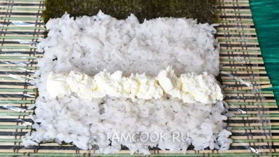 запеченные роллы с лососем