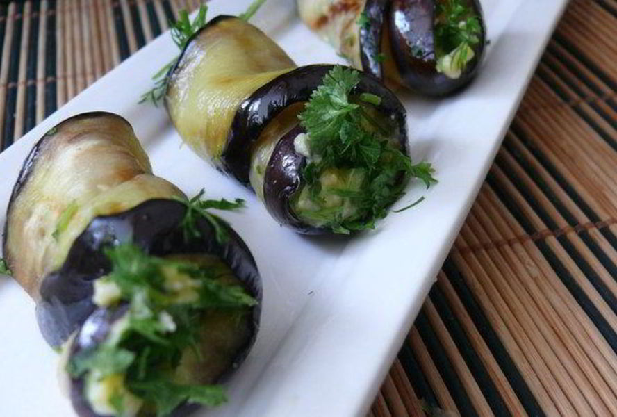 Баклажановые рулетики с паштетом из нута