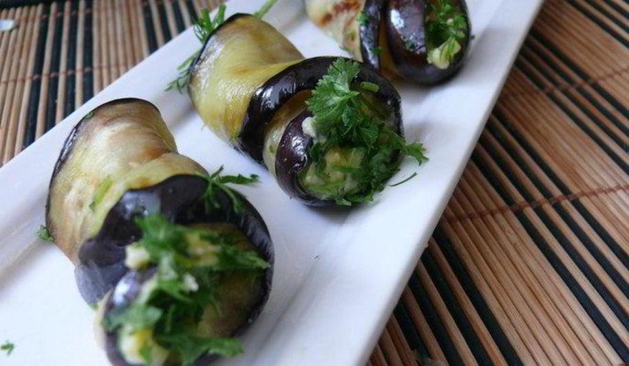 Рецепт баклажановых рулетиков с паштетом из нута