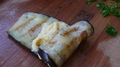 баклажановые рулетики с паштетом из нута