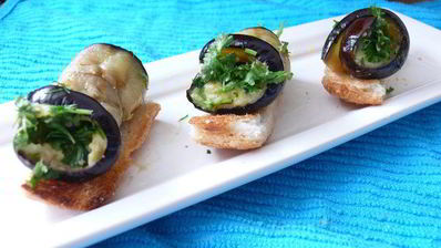 баклажановые рулетики с паштетом из нута