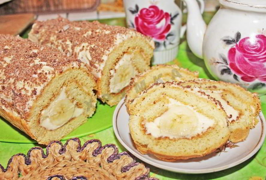 Бисквитный рулет с бананом