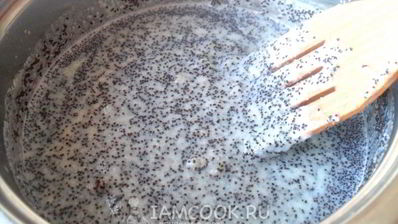 бисквитный рулет с маком и изюмом