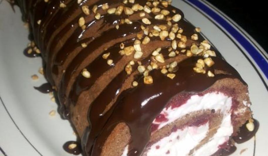 Рецепт бисквитного рулета с птичьим молоком и ягодами