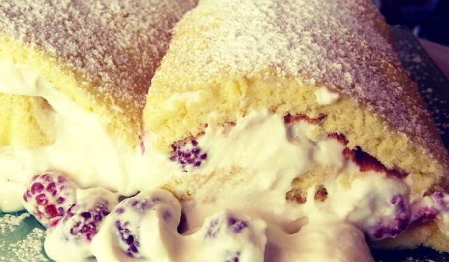 Рецепт бисквитного рулета с творожной начинкой