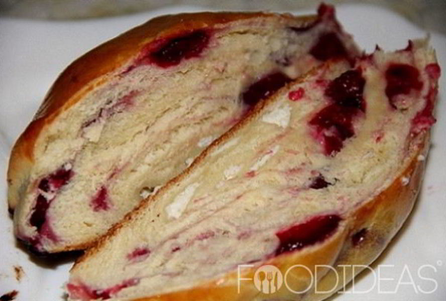 Дрожжевой рулет с творогом