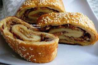 Картофельный рулет с шампиньонами