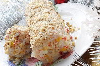 Крабовый салат-рулет с грецкими орехами