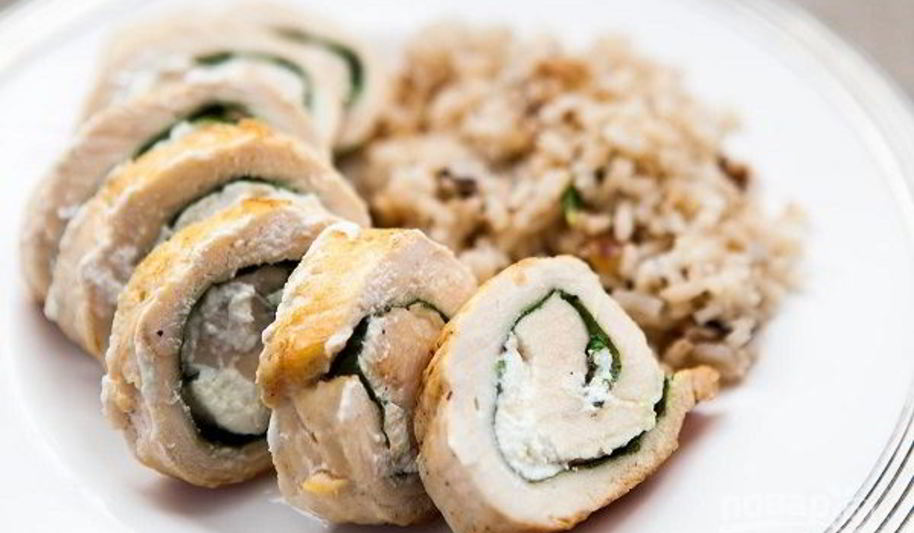 Рецепт куриного рулета с сыром и рукколой