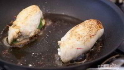 куриный рулет с сыром и рукколой