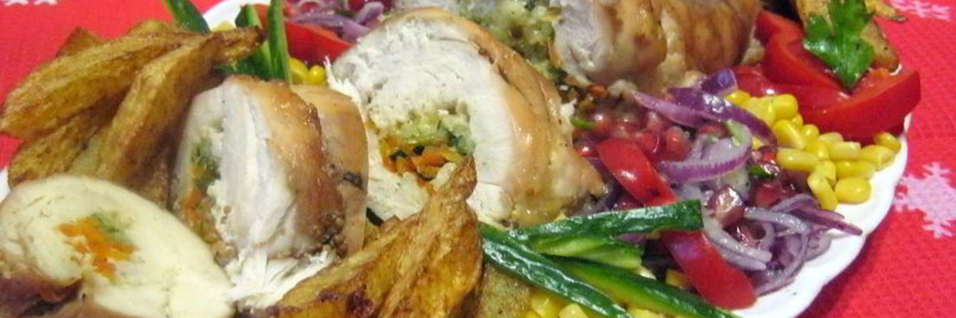 Куриный рулет с цуккини, морковью и сыром