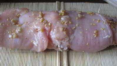 куриный рулет с цуккини, морковью и сыром