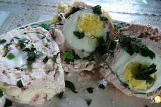Куриный рулет с яйцом