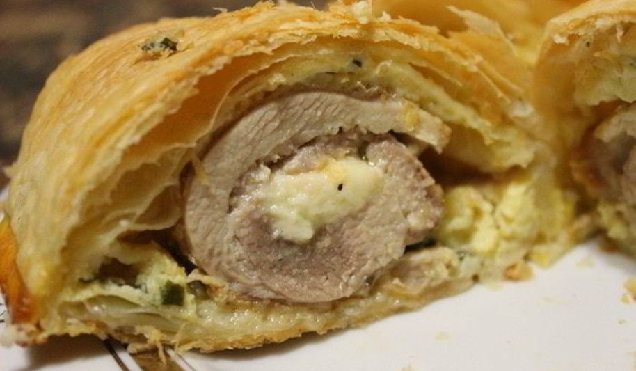 Рецепт куриного рулета в слоеном тесте