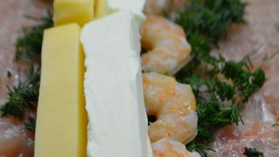 куриные рулетики с креветками и сыром