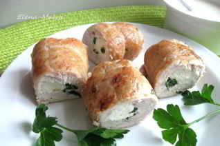 Куриные рулетики с сырным соусом