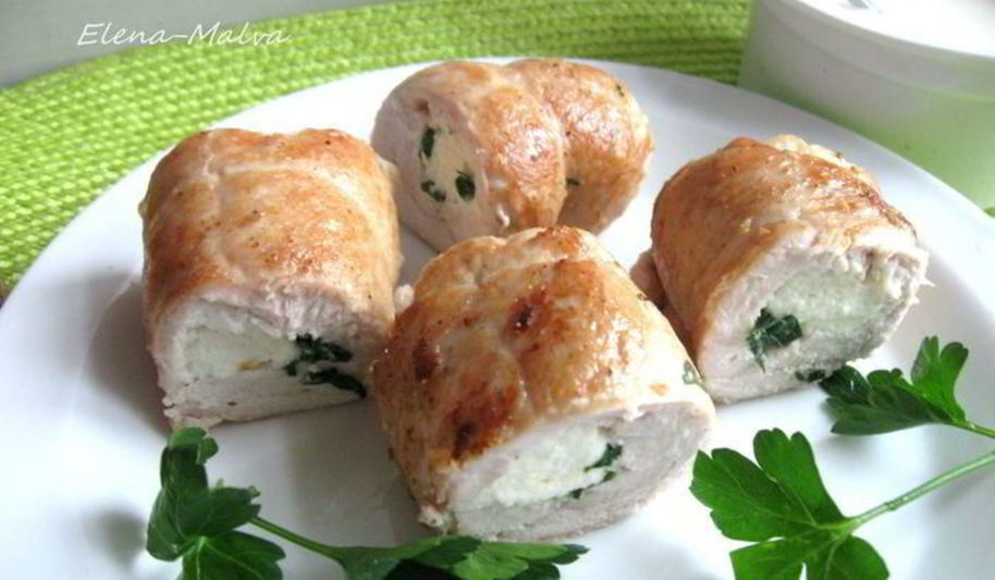 Рецепт куриных рулетиков с сырным соусом