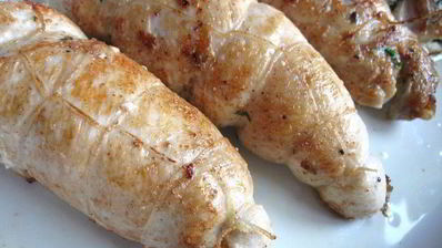 куриные рулетики с сырным соусом