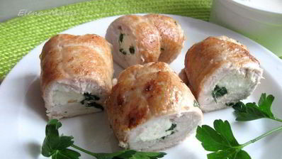 куриные рулетики с сырным соусом