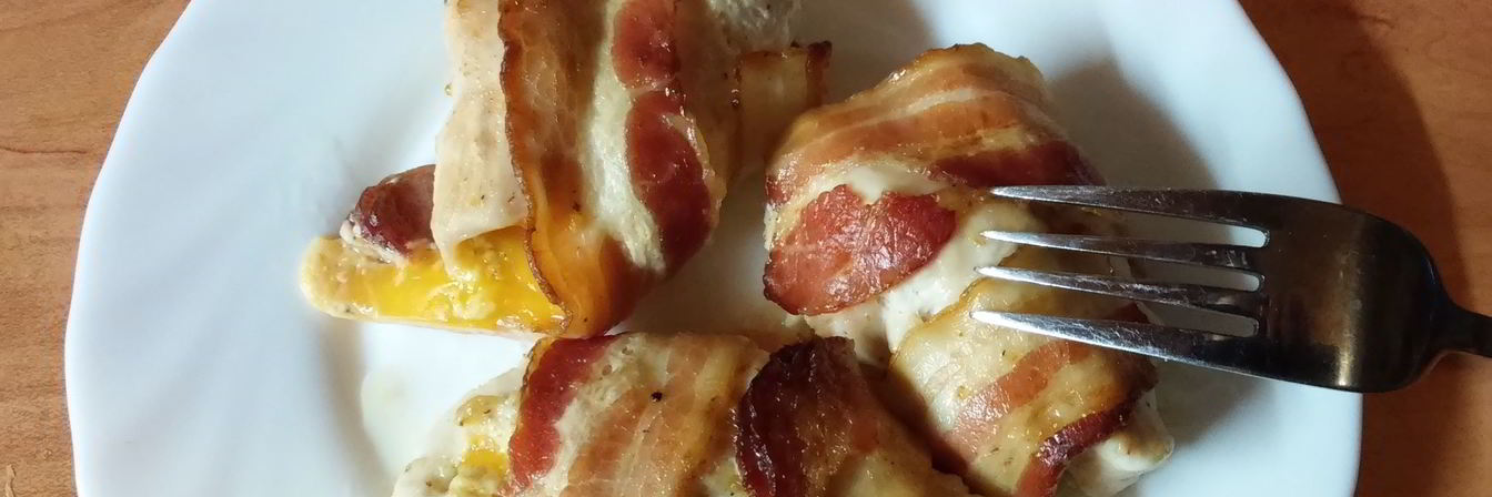 Куриные рулетики в беконе с сыром