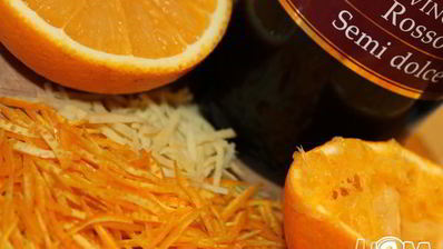 куриные рулеты с клюквой в беконе