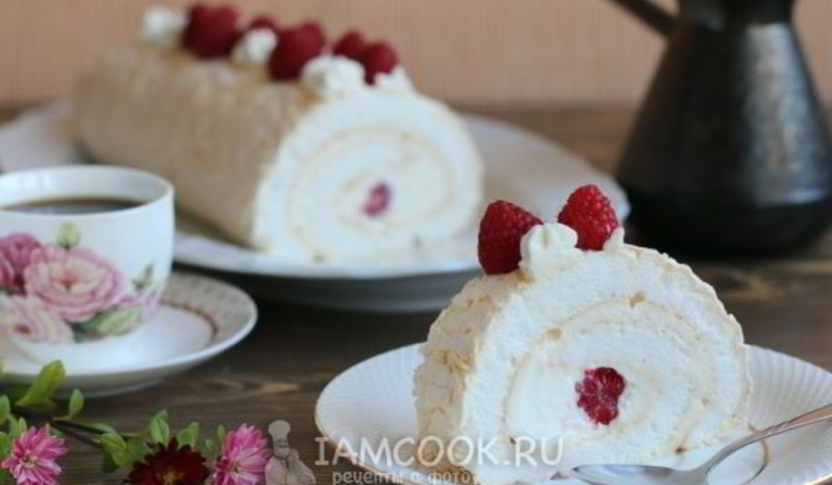 Рецепт меренгового рулета с малиной