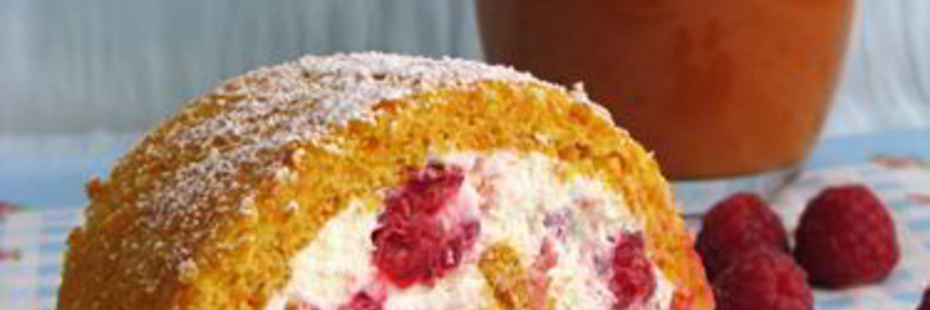 Морковный рулет с малиной