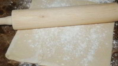 мясной рулет с грибами в слоеном тесте