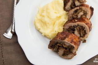 Мясной рулет с грибами