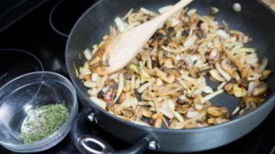 мясной рулет с грибами