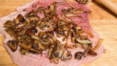мясной рулет с грибами