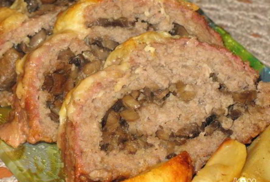 Мясной рулет с грибной начинкой