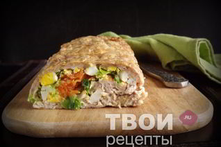 Мясной рулет с яйцом и морковью