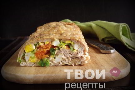 Мясной рулет с яйцом и морковью