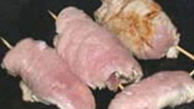 мясные рулетики с ореховой начинкой