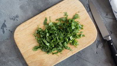 мясные рулетики с сыром и зеленью