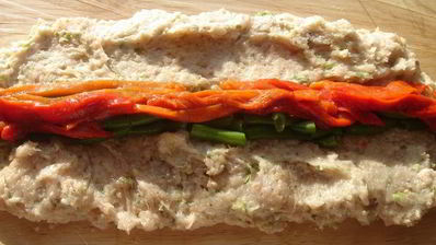 паровой рулет с овощным соусом